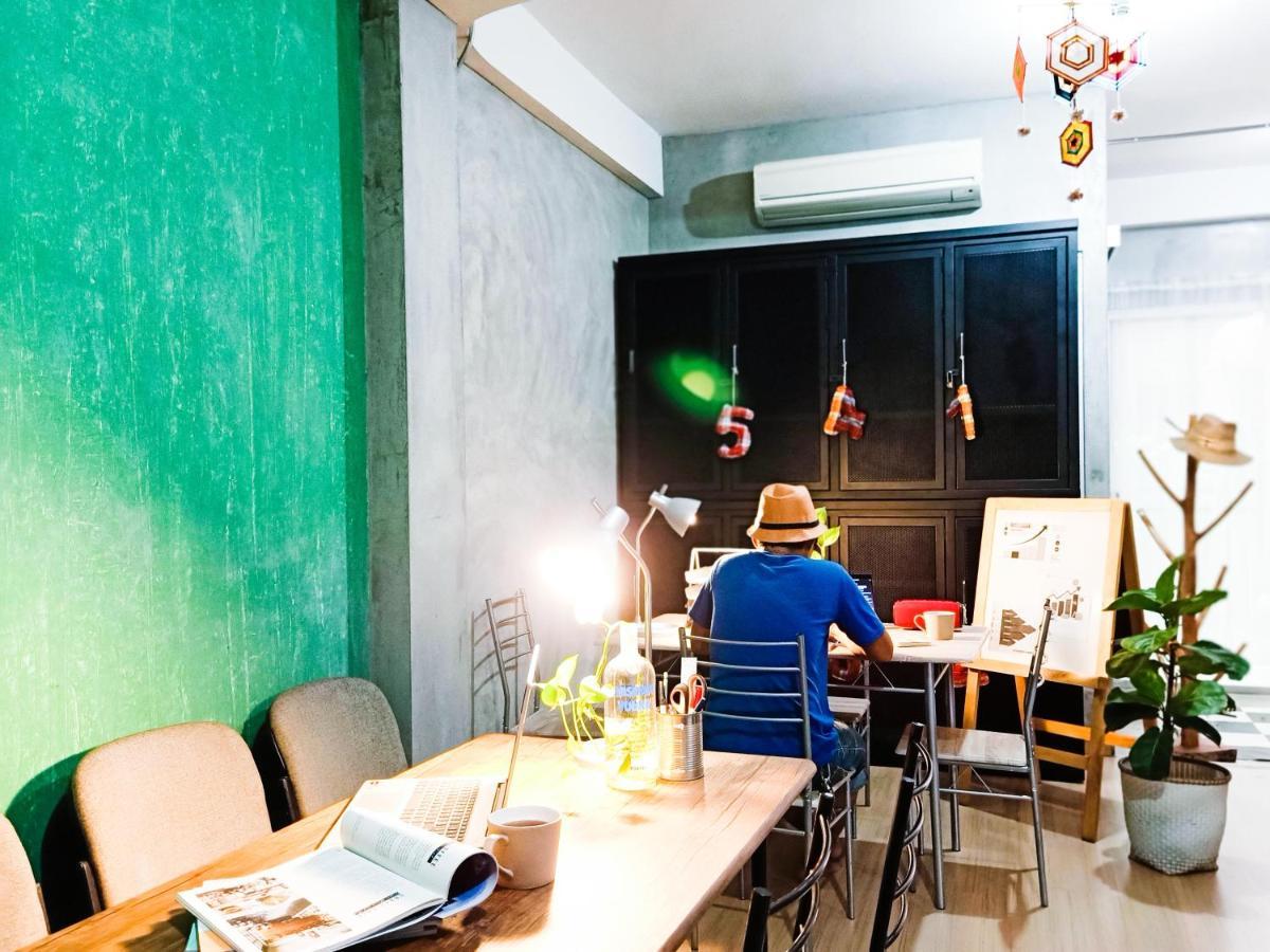Five Stars Ratchada 19 Hostel Μπανγκόκ Εξωτερικό φωτογραφία
